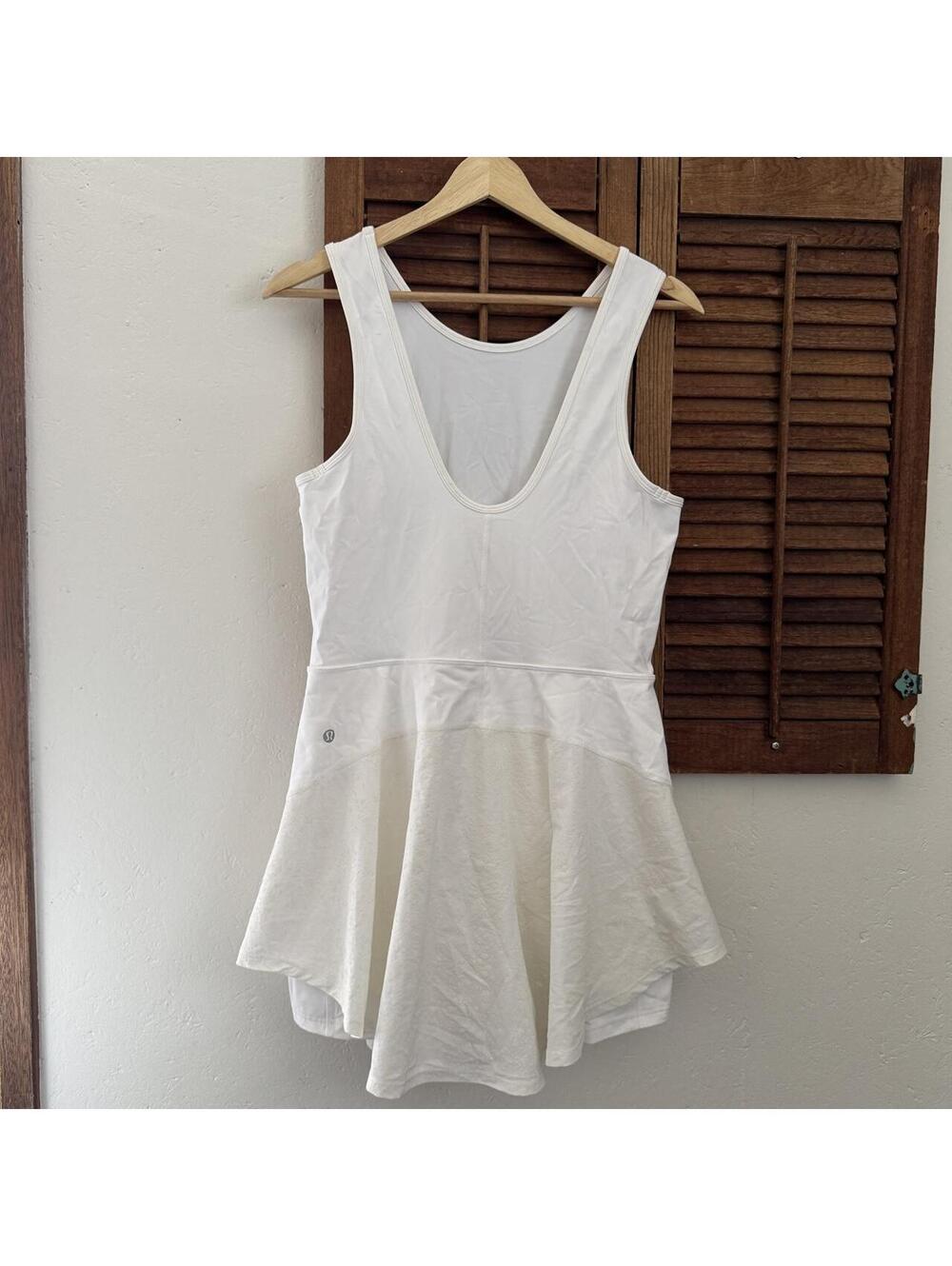 White Lululemon tennis athletic jumpsuit women’s Large shorts skort skirt outfit
